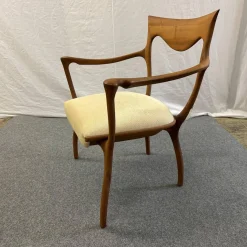 Sessel Hypnos Sitzfläche Stoff Beige Creme Gestell Amerikanischer Nussbaum Massiv