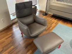 Sessel Jalis Lounge Leder 246 Schoko-Grau mit Hocker