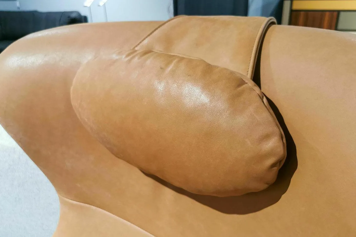 Sessel Jester Leder Rancho Brandy Hellbraun Gestell Schwarz Pulverbeschichtet mit Hocker