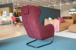 Sessel Jolly Stoff Hug Me 010 Weinrot Gestell Schwarz Grau Pulverbeschichtet mit Kopfkissen