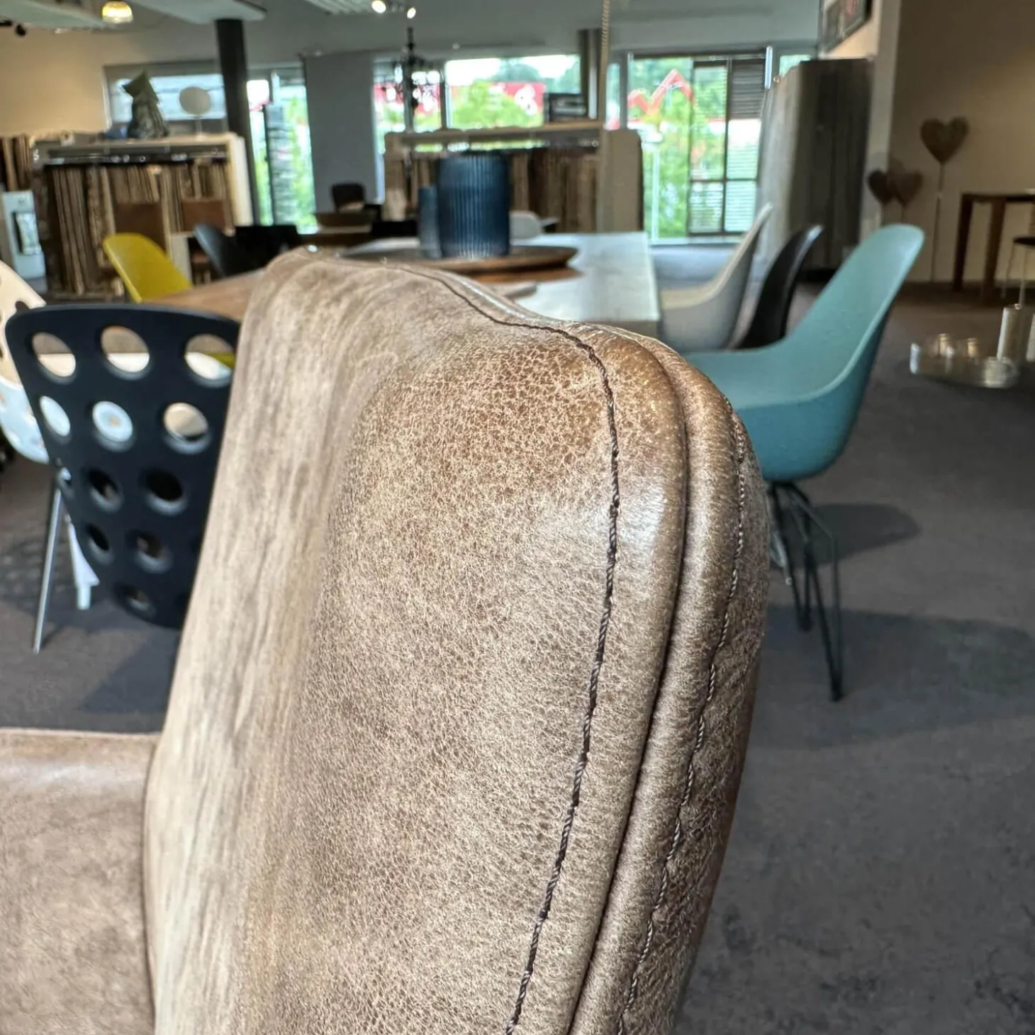 Sessel Lav Lamon Leder Kenia Braun Drehgestell Edelstahl