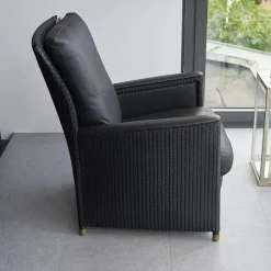 Sessel Leder Schwarz Fuß Holz Mit Messingabschluss