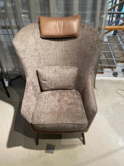 Sessel Lilou Stoff Zoe 023 Terra Grau Braun Kopfteilkissen Leder Nappa Havanna Braun Gestell Metall Mit Hocker Derby Leder Nappa Havanna Braun Mit Ledenkissen