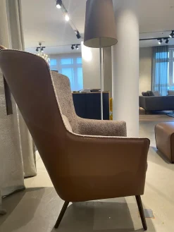 Sessel Lilou Stoff Zoe 023 Terra Grau Braun Kopfteilkissen Leder Nappa Havanna Braun Gestell Metall Mit Hocker Derby Leder Nappa Havanna Braun Mit Ledenkissen