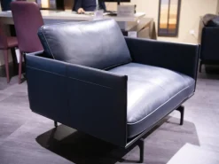 Sessel Liv Smart Leder 42 103 Dunkel Schwarz Blau Gestell Aluminium RAL 9017 Verkehrsschwarz Pulverbeschichtet