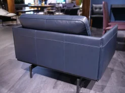 Sessel Liv Smart Leder 42 103 Dunkel Schwarz Blau Gestell Aluminium RAL 9017 Verkehrsschwarz Pulverbeschichtet