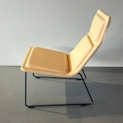 Sessel Low Pad LW 3 Stoff B LO 1048 Grigio Anthrazit Gelb Gestell Schwarz Matt Pulverbeschichtet