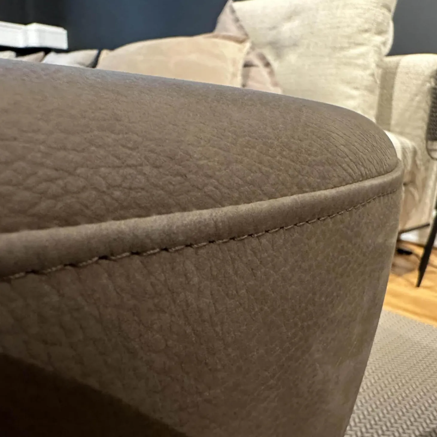 Sessel Malia Lounge Bezug Leder Sauvage Cappuccino Braun Fuß Eiche Inklusive Hocker Bezug Leder Kenia Caffé Braun