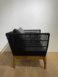 Sessel Miikka Leder Schwarz Netzmaterial Gestell Teakholz Geölt