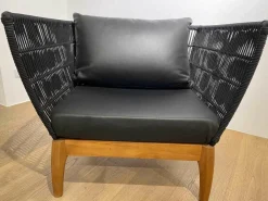 Sessel Miikka Leder Schwarz Netzmaterial Gestell Teakholz Geölt