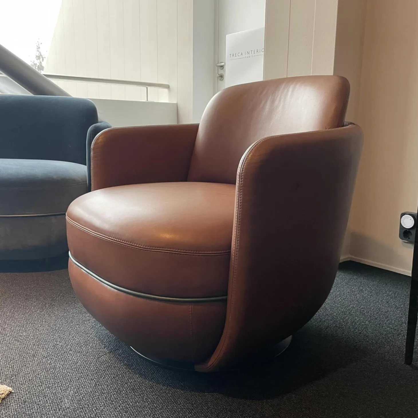 Sessel Miles Lounge Leder Nappa Guande Chestnut Gestell Pulverbeschichtet Schwarz