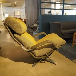 Sessel Mit Hocker Nasa Stoff Grün Gemustert Arm Und Rückenlehne Dunkelgraues Leder