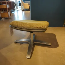 Sessel Mit Hocker Nasa Stoff Grün Gemustert Arm Und Rückenlehne Dunkelgraues Leder