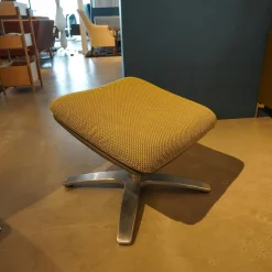 Sessel Mit Hocker Nasa Stoff Grün Gemustert Arm Und Rückenlehne Dunkelgraues Leder