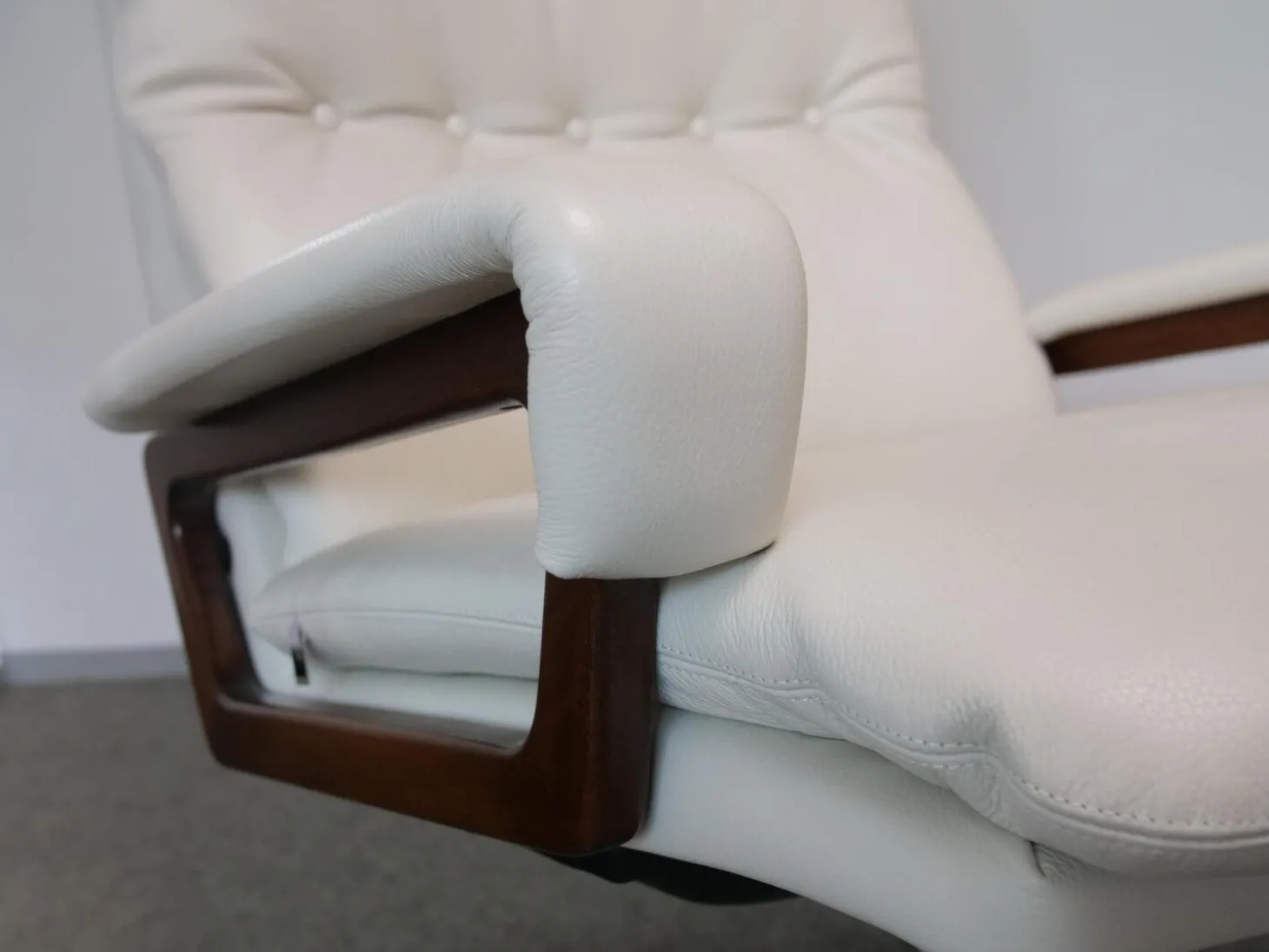 Sessel Mit Hocker WK 631 Kingchair Niedrig Bezug Leder Rustica 70239 White Untergestell Aluminium Poliert