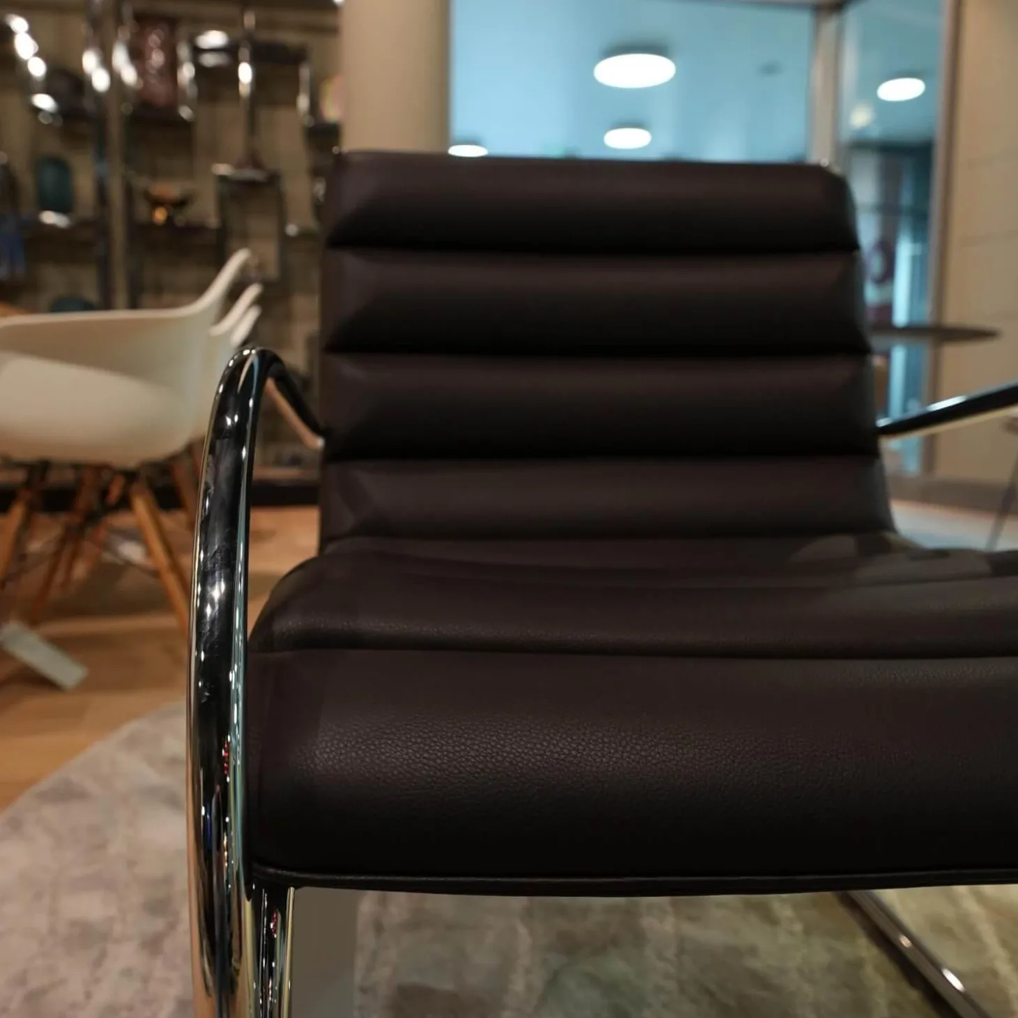 Sessel MR Bauhaus Leder X Bellagio Dark Brown Braun Gestell Chrom Poliert