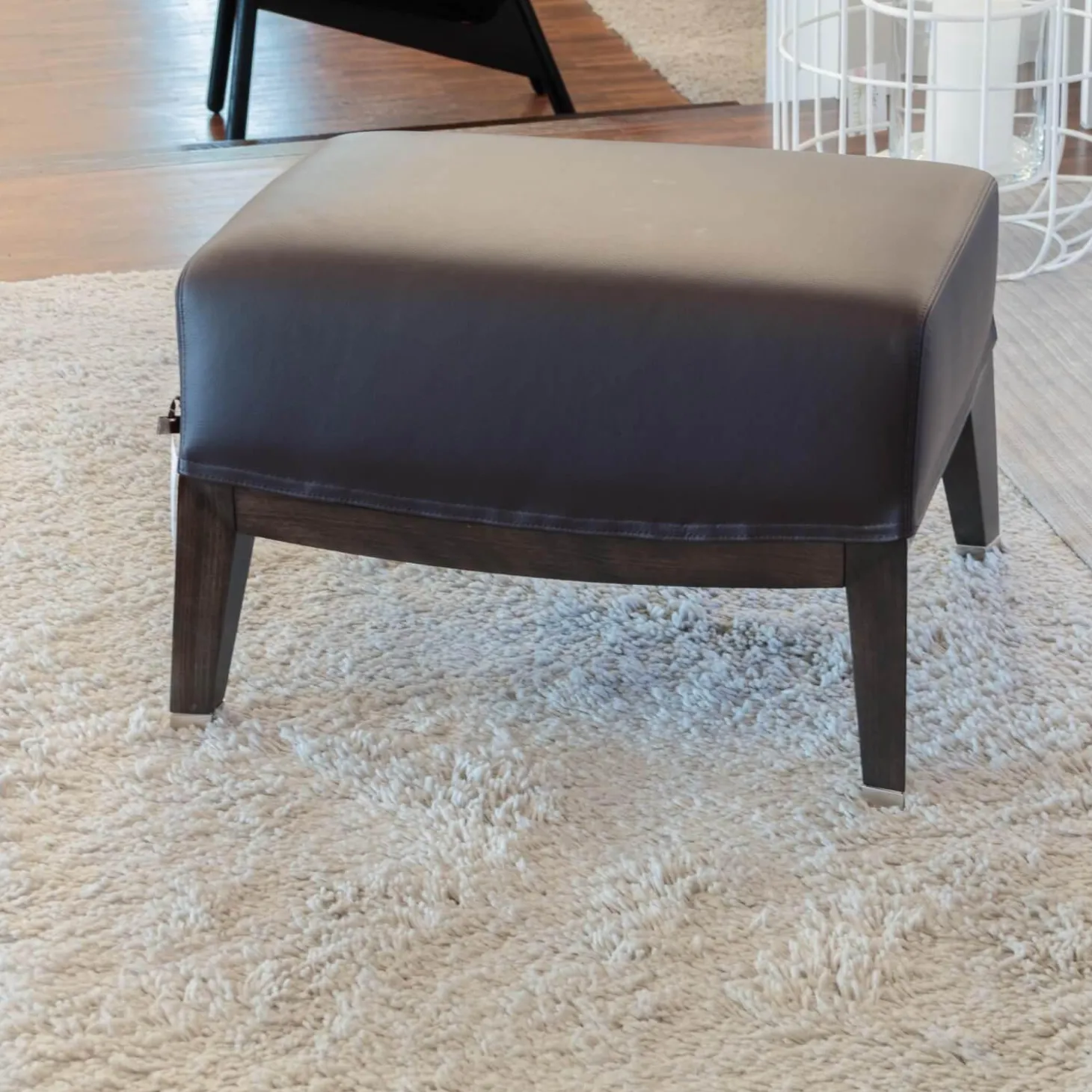 Sessel Normal Leder 2212 Dunkelbraun Gestell Buche Matt Gebeizt Inklusive Hocker Und Kopfkissen