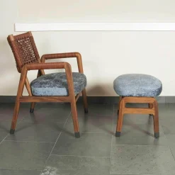 Sessel Ortiga Stoff Timo Blau Gestell Canaletto Nussbaum Leder Kordel Tabak mit Hocker