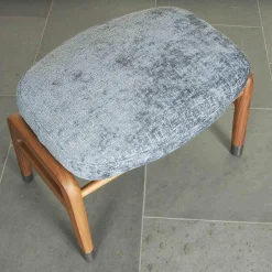 Sessel Ortiga Stoff Timo Blau Gestell Canaletto Nussbaum Leder Kordel Tabak mit Hocker