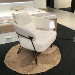 Sessel Peppo Textilgewebe Bouclé Weiß Gestell Metall Schwarz Mit Rückenkissen