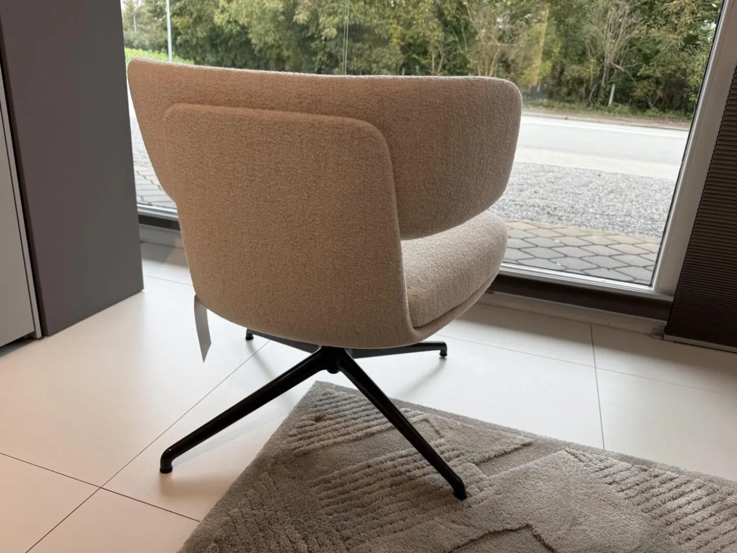 Sessel Piccadilly Stoff KG611 BI CARTA Beige Gestell Zinnfarbig Hochglänzend Mit Flacher Rückenlehne