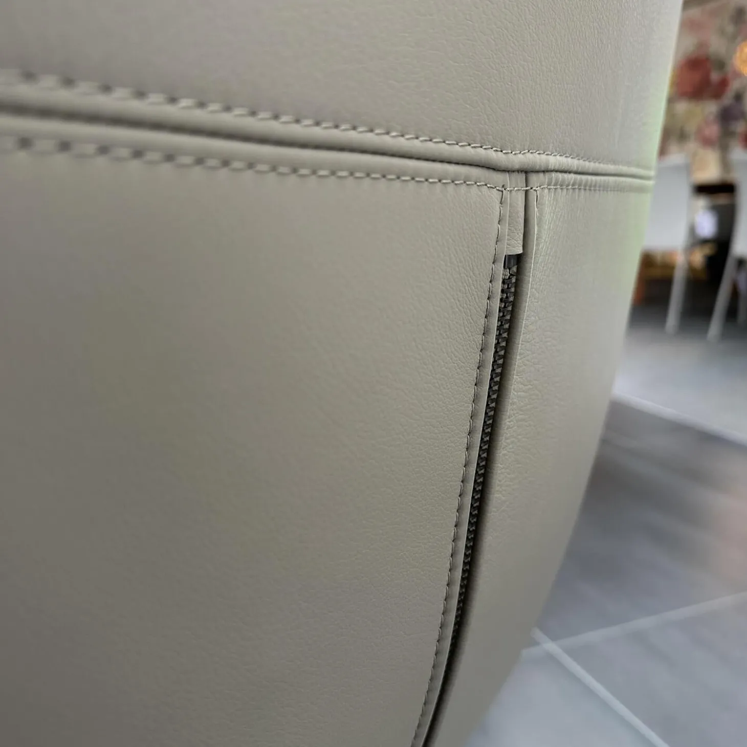 Sessel Repos Leder L50 Premium F Sand Beige Gestell Basic Dark Schwarz