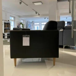 Sessel SE 141 Leder 8006 Schwarz Füße Holz