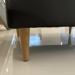 Sessel SE 141 Leder 8006 Schwarz Füße Holz