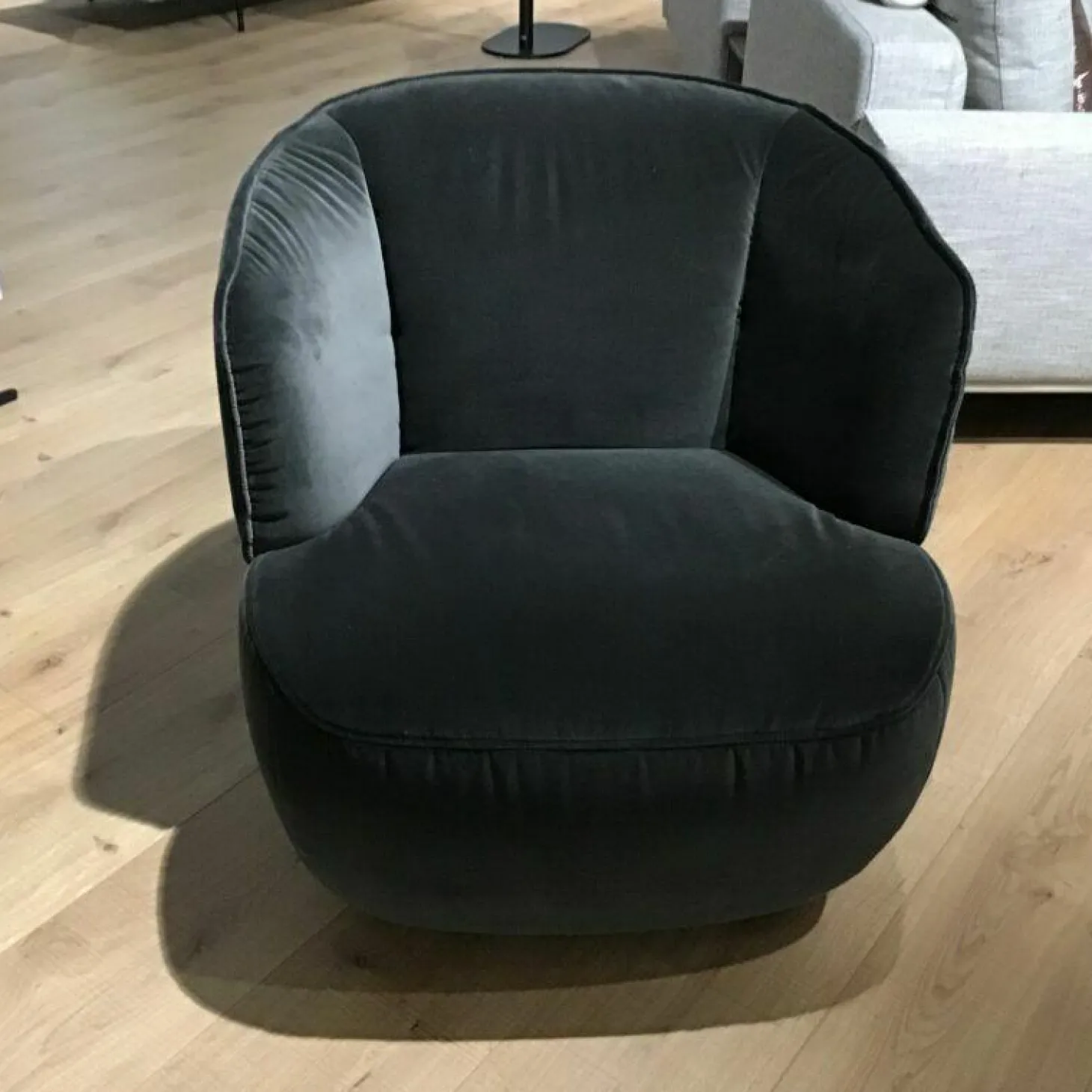 Sessel SE 384-16 Stoff 18.223 Schwarzgrau mit Rollen