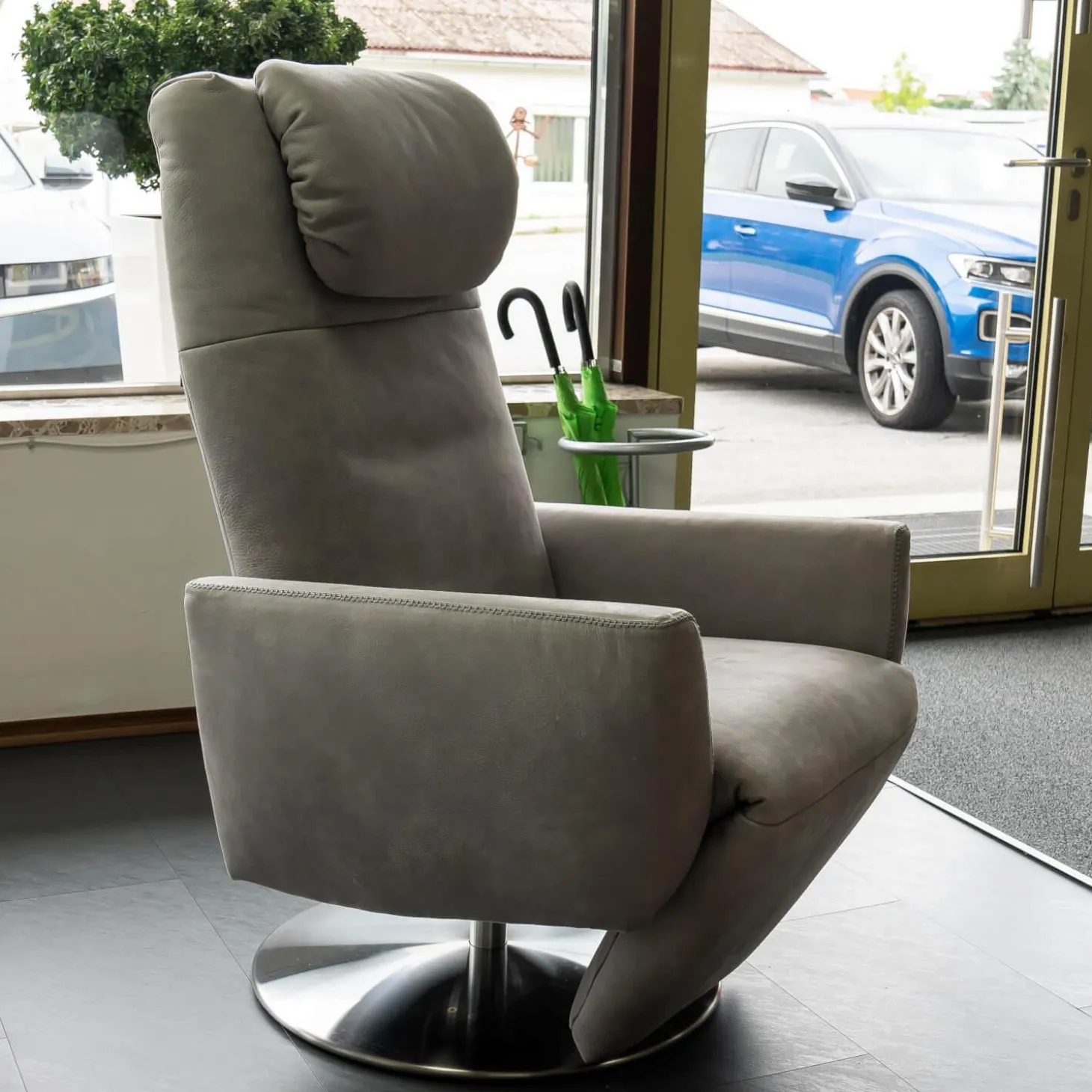 Sessel Sean M Kalma Leder A-India Asphalt Fuß Drehteller Edelstahl Inklusive Nackenkissen