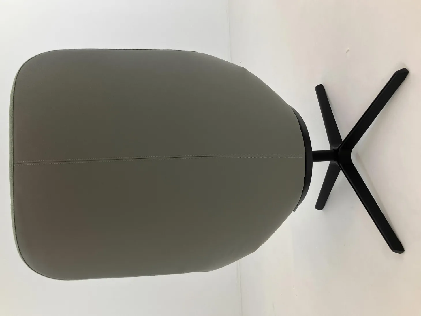 Sessel Sheru Lounge Chair Stoff Main Line Flax Greenwich Grün Rücken Leder Kongress