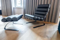 Sessel Sinus Leder 286 Schwarz Metall Gestell Schwarz Pulverbeschichtet Mit Hocker Sinus Leder 286