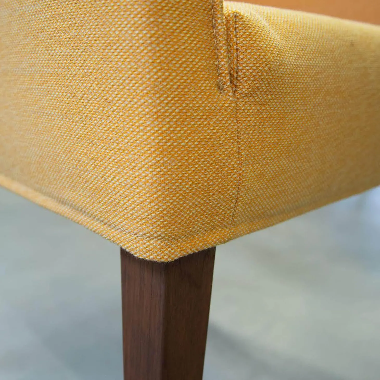 Sessel Smilla Stoff Steelcut Quartett Gelb Fuß Nussbaum