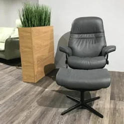 Sessel Sunrise Cross Leder Batick Grey Metall Schwarz mit Hocker