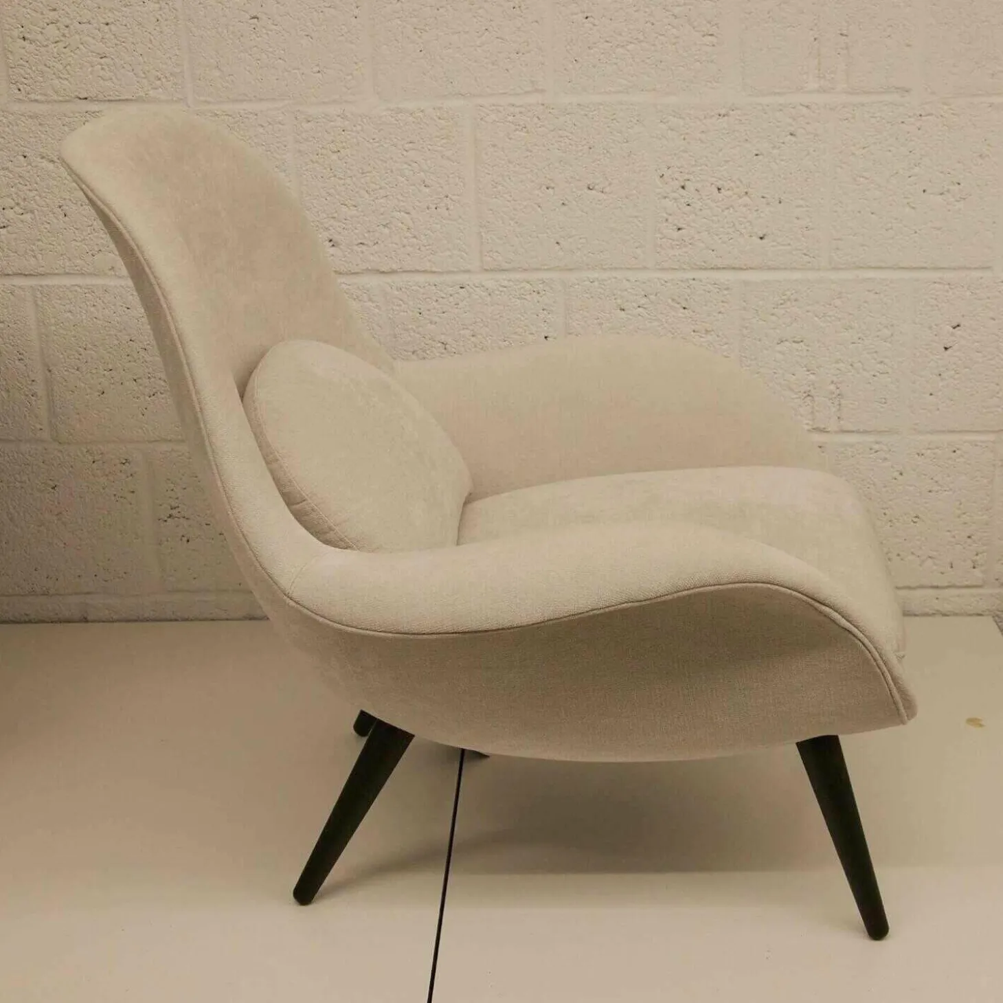 Sessel Swoon Lounge Stoff Maple 102 Creme Holz Schwarz Lackiert