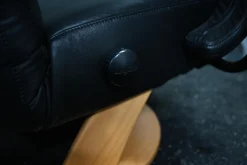 Sessel Ted Leder 052-71 Schwarz mit Manueller Relaxfunktion und Ablagetisch