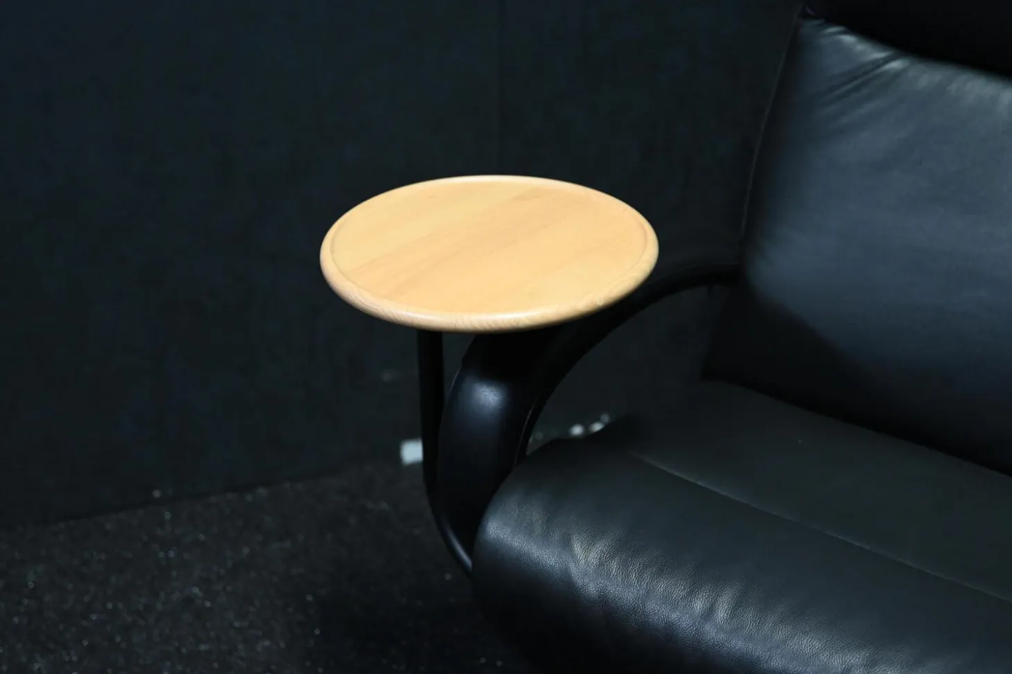 Sessel Ted Leder 052-71 Schwarz mit Manueller Relaxfunktion und Ablagetisch