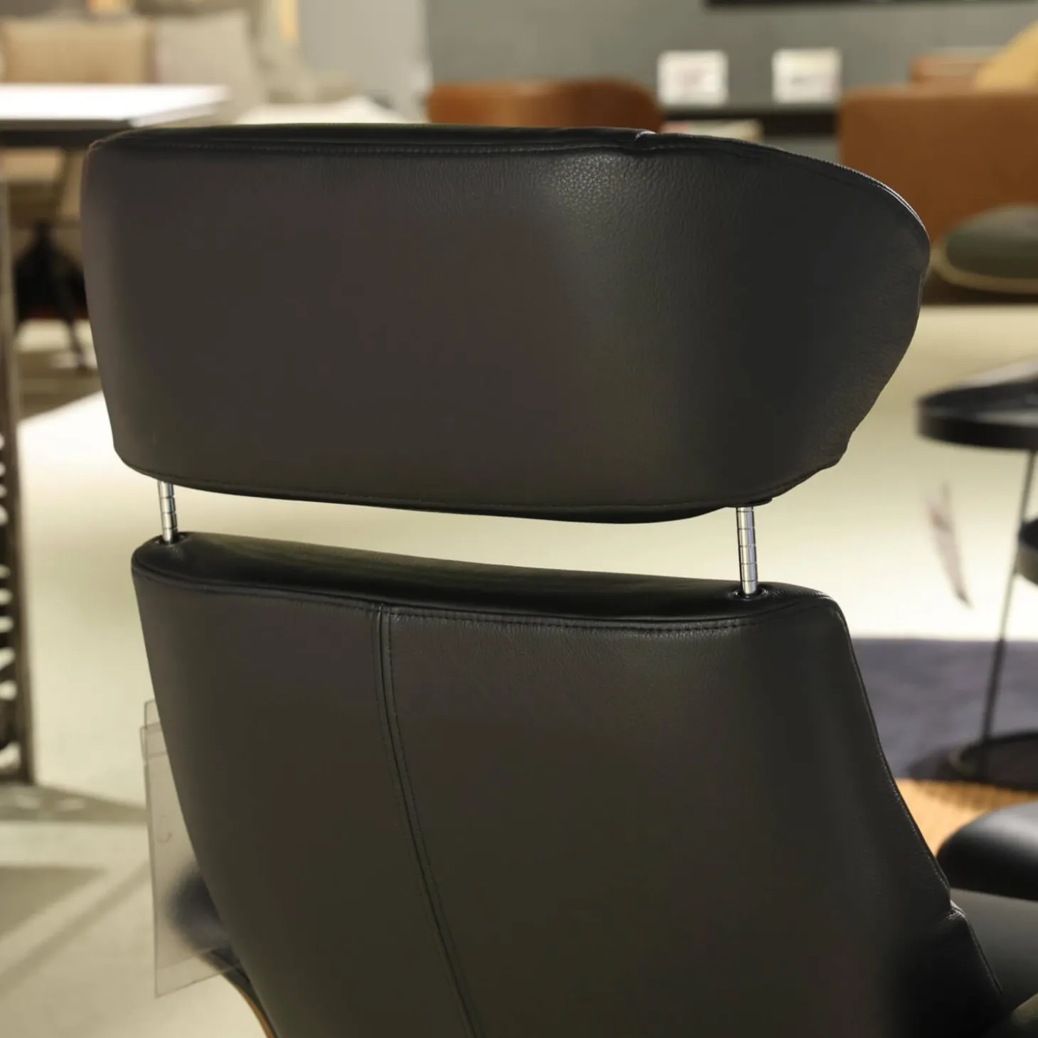 Sessel Time Out 6003 Leder 2514 89 Fantasy Black Schwarz Sitzschale Walnuss Fuß Aluminium Mit Hocker