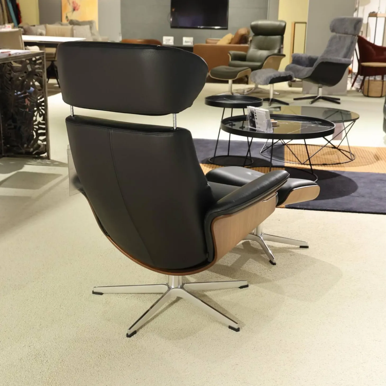 Sessel Time Out 6003 Leder 2514 89 Fantasy Black Schwarz Sitzschale Walnuss Fuß Aluminium Mit Hocker