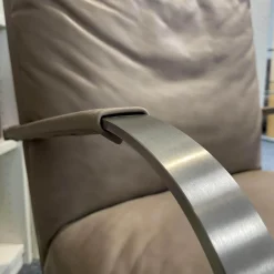 Sessel Und Hocker Gin Bezug Leder Rancho Lava Mit Metallarmlehnen