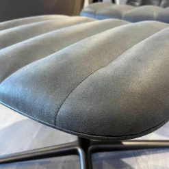 Sessel Und Hocker Healey Lounge Leder Vintage mit Hocker 1410 Cigar 4-Fuss Kreuzgestell Alu Matt Bro