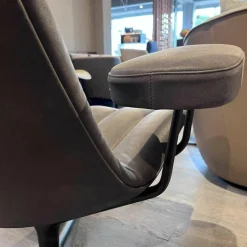 Sessel Und Hocker Healey Lounge Leder Vintage mit Hocker 1410 Cigar 4-Fuss Kreuzgestell Alu Matt Bro