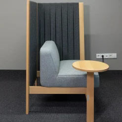 Sessel Velum Mit Rück- und Seitenwand und Tisch