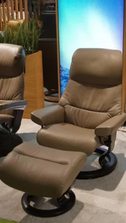 Sessel View M Leder Batick Mole Braun Gestell Classic Wenge Gebeizt Inklusive Hocker