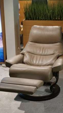 Sessel View M Leder Batick Mole Braun Füße Classic Wenge Gebeizt Mit Power Leg And Back