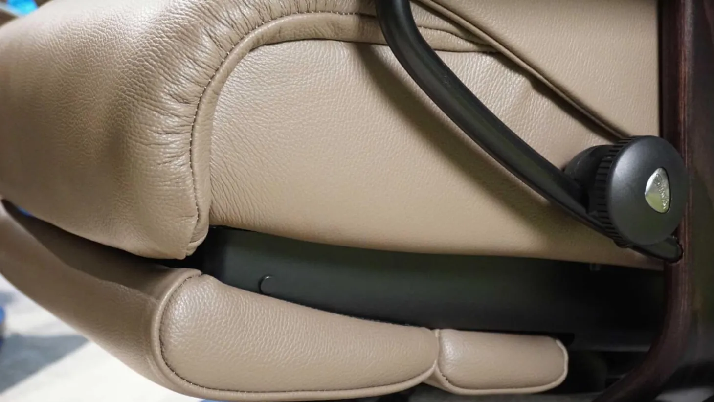 Sessel View M Leder Batick Mole Braun Füße Classic Wenge Gebeizt Mit Power Leg And Back