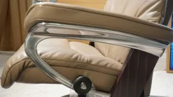 Sessel View M Leder Cori 91 Mole 09 Signature Gestell Wenge mit Hocker