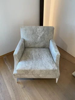 Sessel Voltige Stoff Weiß Grau Gemustert Füße Metall Weiß Lackiert