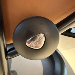 Sessel Wing M Classic Bezug Leder Paloma New Cognac Braun Gestell Schwarz