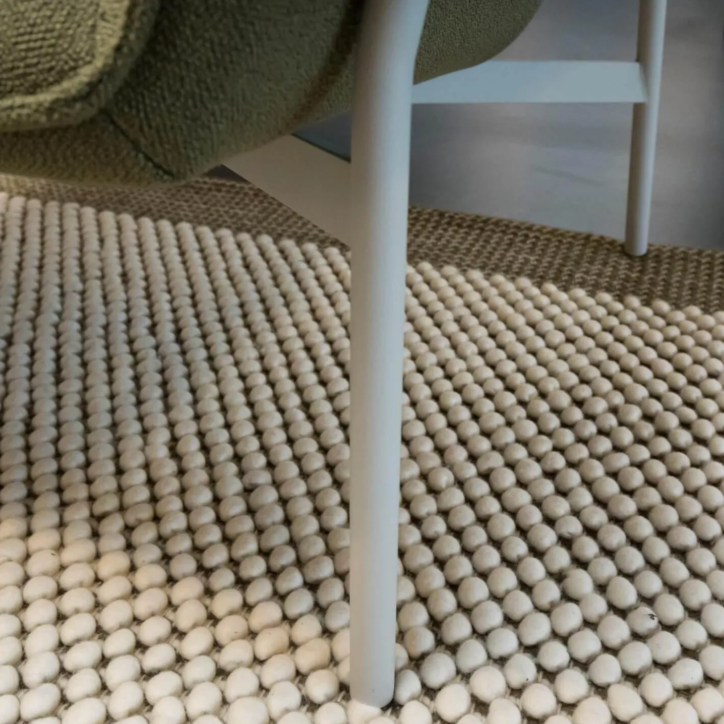 Sessel Wrap Lounge Chair Stoff Grün Gestell Stahl Pulverbeschichtet Grau